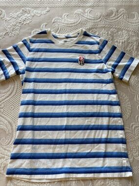 Nike Striped Blue & White Kids Tee with Patch Detail Y XL